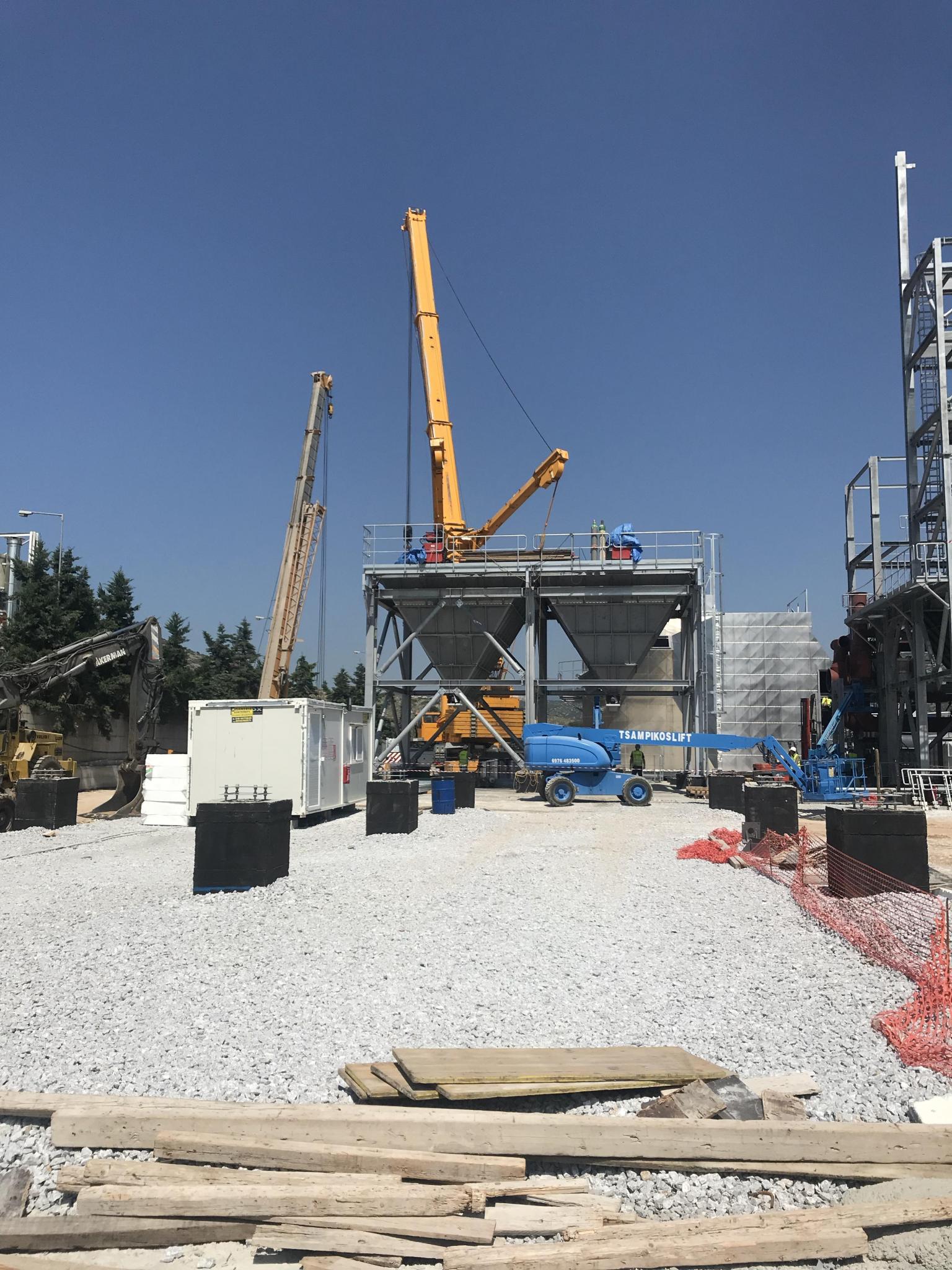 Γερανός σε εργασία ανύψωσης - Χαρβάλας Γερανοί Βόλος